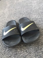 Kids Nike Sliders, Black, Aged 11.5 Kids, Fair Condition