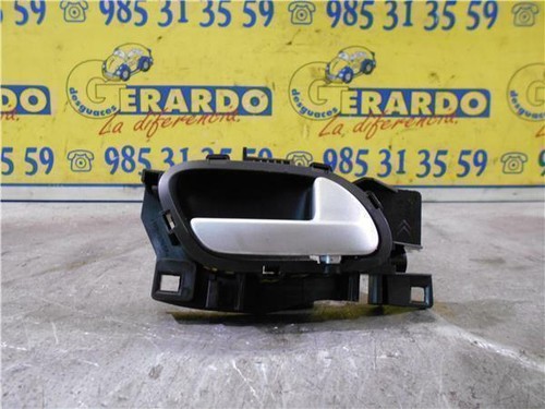 Interior rear right handle - right,