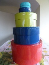 5 ROUND BOXES WITH LIDS & 1