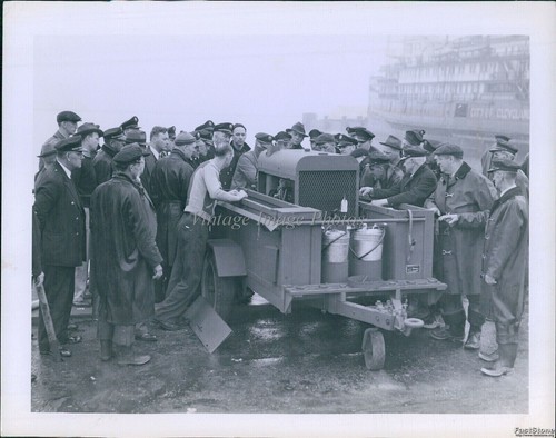 1942 fire fighters civilian - fire,