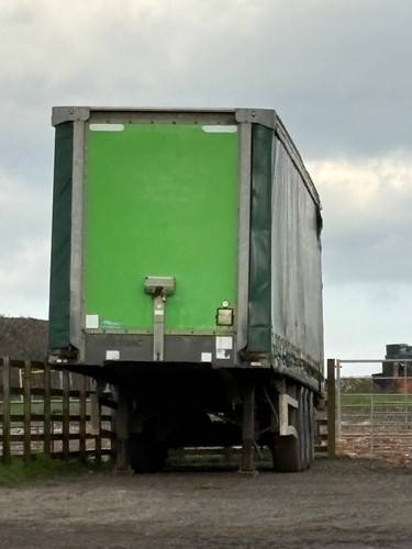 Montracon triaxle curtainside