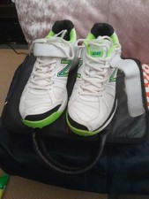 New Balance Mens 4040 Cricket Shoes Metal Spikes Trainers Lace Up Size UK 8