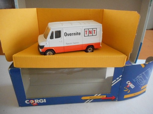 Corgi c576 mercedes 207d van - corgi, c576/9