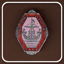 BUTLINS CLACTON HOLIDAY CAMP 1956 PINK & RED LABELS ORIGINAL ENAMEL PIN BADGE