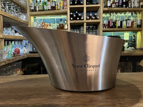 Veuve clicquot champagne - veuve,