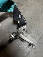 SUZUKI GSF600 RIGHT FOOTREST HANGER  + BRAKE PEDAL GSF 600 BANDIT MK2