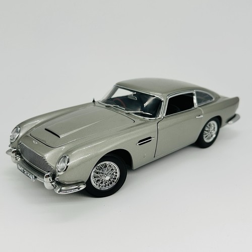 Autoart scale james bond - scale,