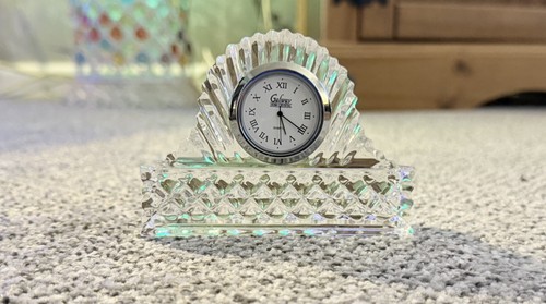 Vintage mantle clock - -, 4”