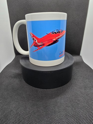 Red arrows printed mug tea - arrows,