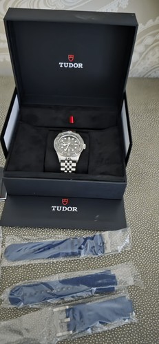 Tudor black bay 41mm automatic - black,