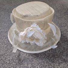 Occasion hat wedding guest mother bride races  accesorize cream white flower