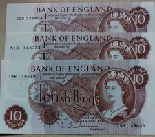 3 x Bank of England 1963 Ten Shilling Banknotes. J.Q.Hollom aUNC B294