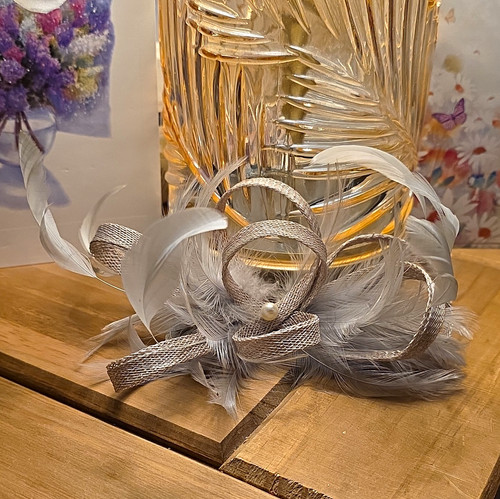 Grey silver comb feather - grey/silver,