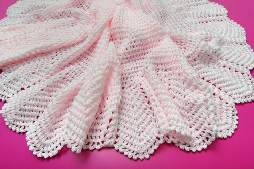 Hand crochet pink peter pan - hand,