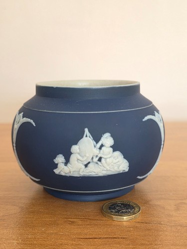 Adams tunstall jasperware pot - jasperware,