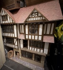 TUDOR Dolls House