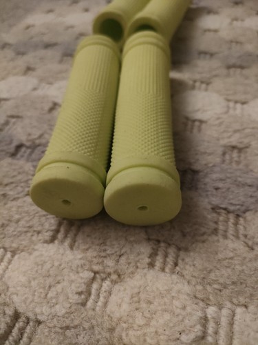 Bike handlebar grips hand - bike, grips.