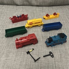 HORNBY? Clockwork Thomas The Tank Engine Train Working + Carriages and Red train