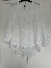Beautiful White Top * New *  2 XL  20 22