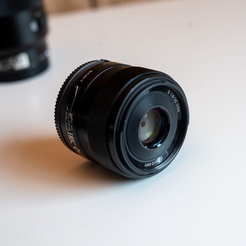 Sony 35mm prime lens - f1.8,