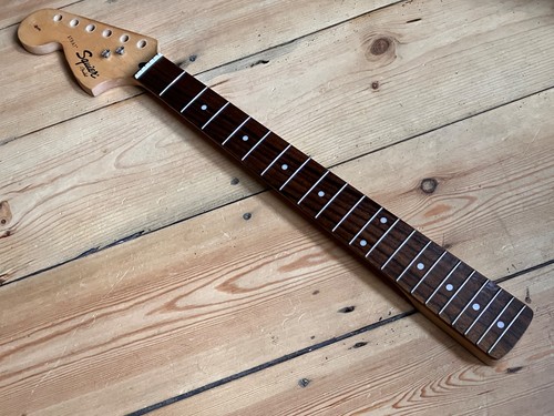 Squier strat fender - strat, by