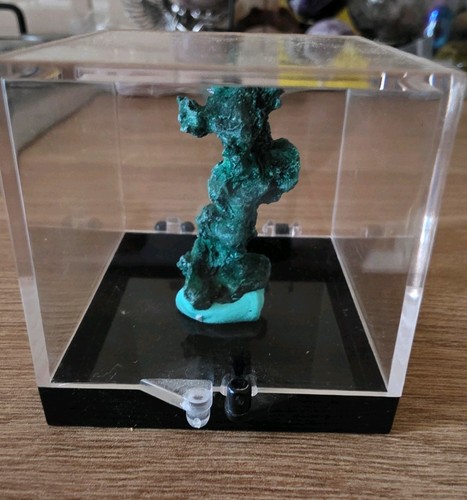 Velvet malachite raw specimen - malachite,