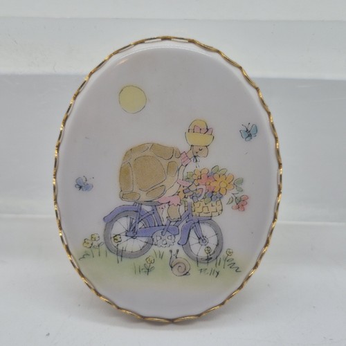 Vintage cameo style brooch - vintage,