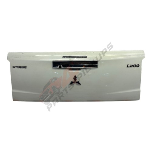 Mitsubishi l200 rear tailgate - rear,