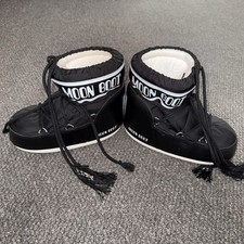 moon boots kids unworn 3.5  