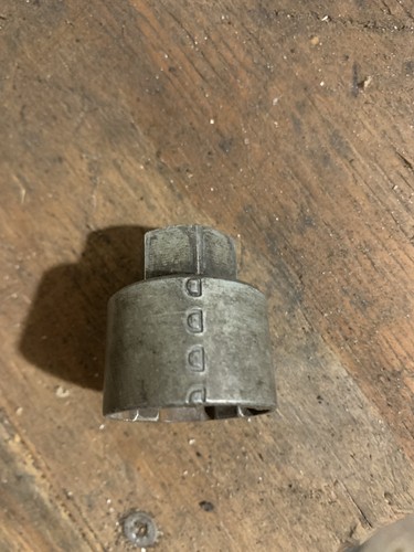 Locking wheel nut - locking,