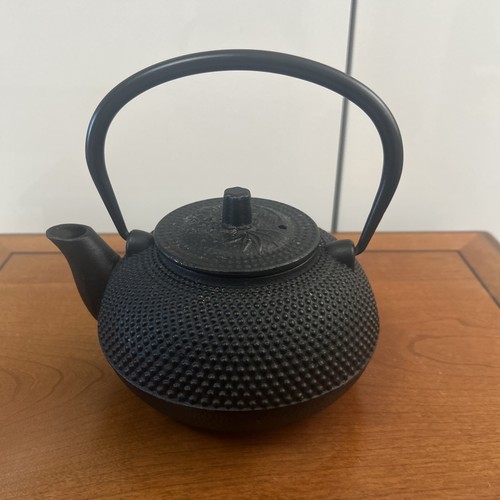 Tea pot kettle black cast - pot,
