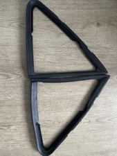 FORD ESCORT MK1 2 DOOR PAIR OF OPENING FRONT QUARTER RUBBERS *******