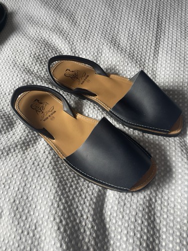 Ladies black leather flats - black,