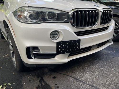 Front bumper tow hook - front, license