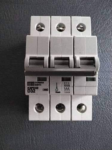 Dorman smith cicuit breaker - dorman,