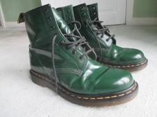 DR MARTENS GREEN 8 HOLE  LEATHER LACE UP BOOTS SIZE 9 uk