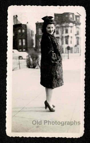 Woman sidewalk fur - fur, coat