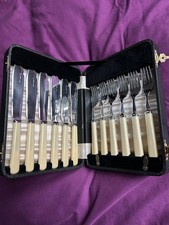 VINTAGE SET OF 6 FISH KNIVES AND FORKS unused box in excellent condition