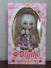 Pop Mart Blythe Strawberry