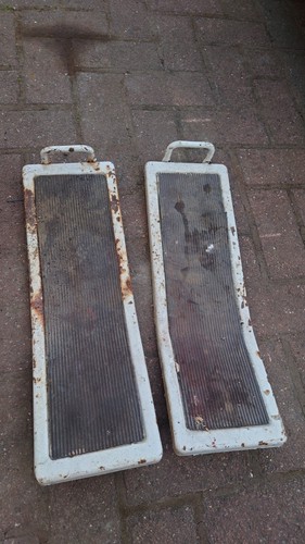 Gutbrod 1017 foot plates left