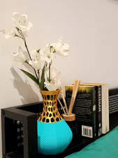 Textured Vase with Voronoi