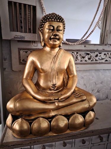 Stunning ceramic gold buddha - stunning,