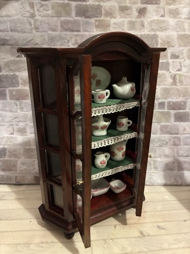 Dolls house scale - dolls,