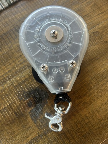 Retractable foil board leash