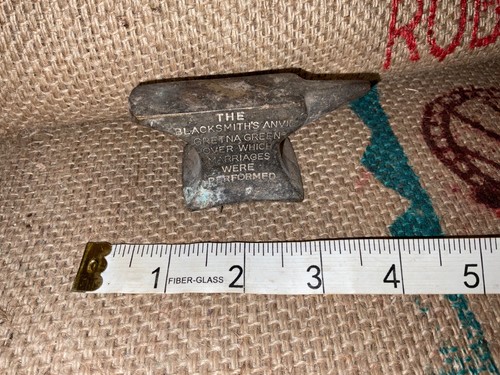 Gretna green anvil marriage - green,