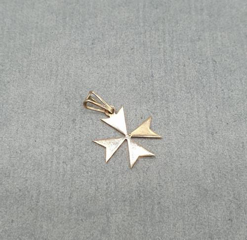 9ct yellow gold - gold, maltese