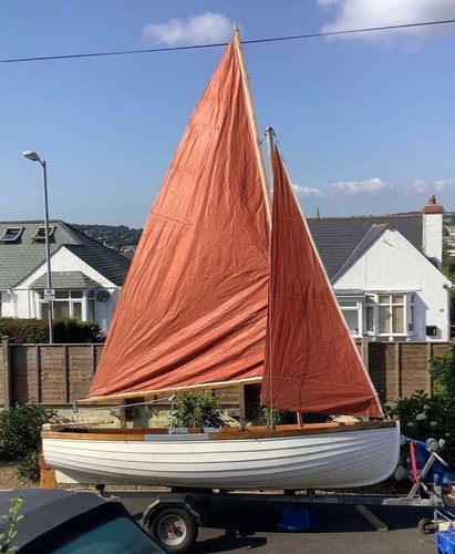 Traditional sailing dinghy - , for