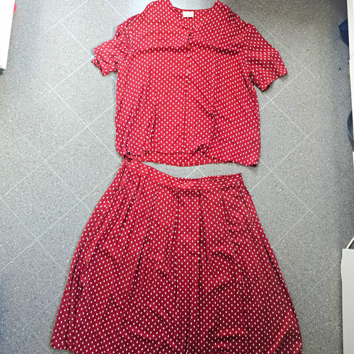 Essence burnt red white dots - burnt,