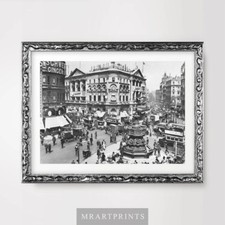 BLACK WHITE PICCADILLY CIRCUS