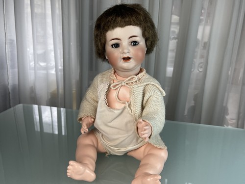 Artist doll simon - artist,